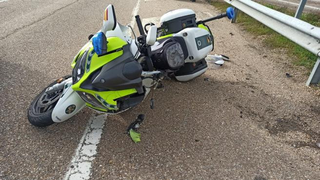 Motocicleta en la que ha sufrido el accidente el guardia civil en villardefrades valladolid