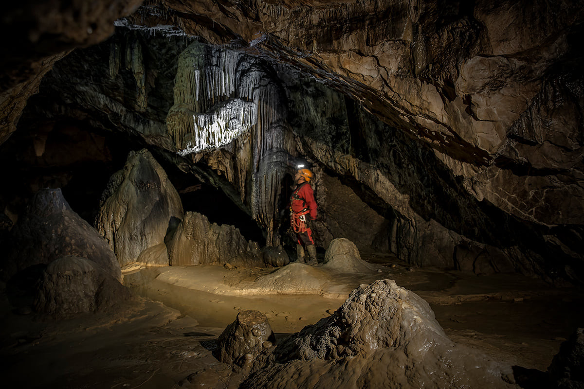 CATEGORIA ECOTURISMO Y MUNDO RURAL 2º Mención: “Cueva de Agudín” RODRIGO ZAPATERO FLOREZ