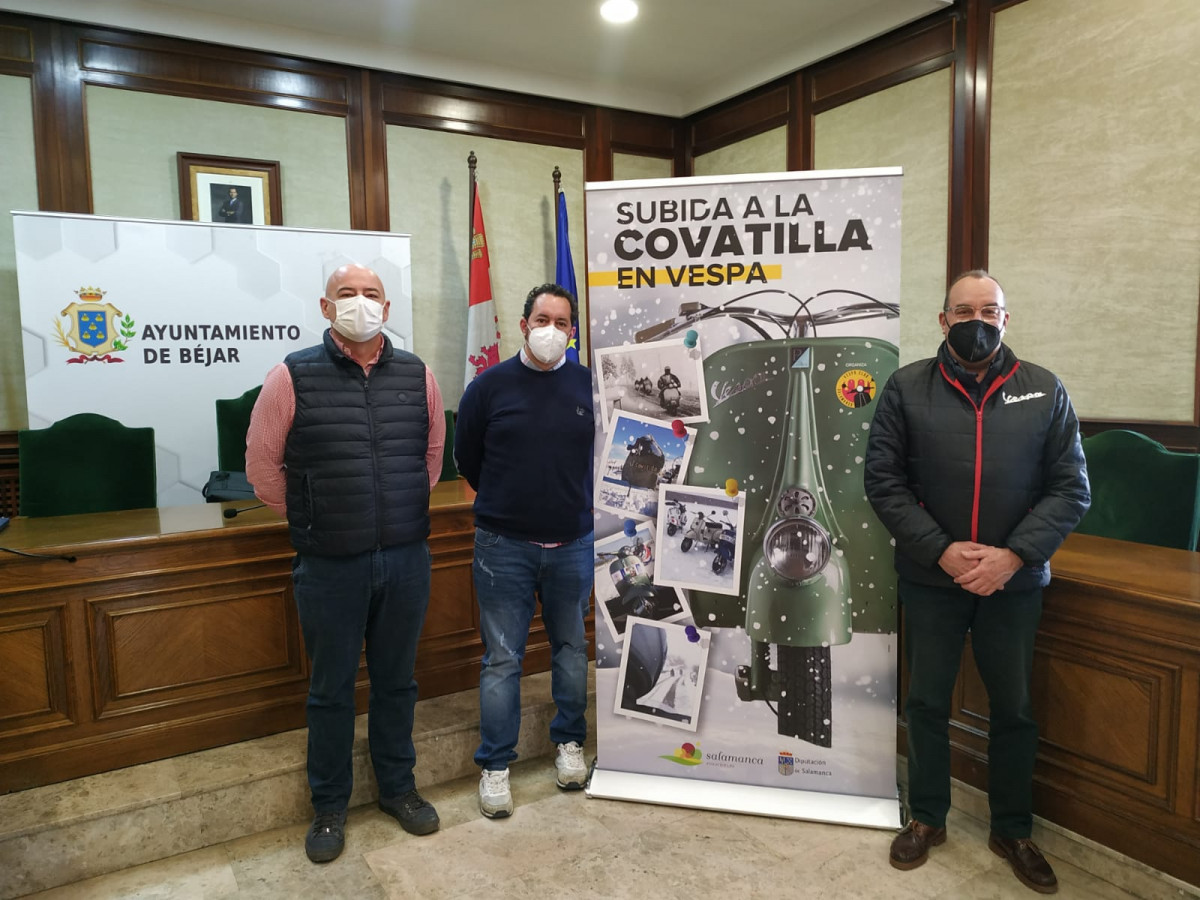 Fotografu00eda presentaciu00f3n Subida a la Covatilla en Vespa